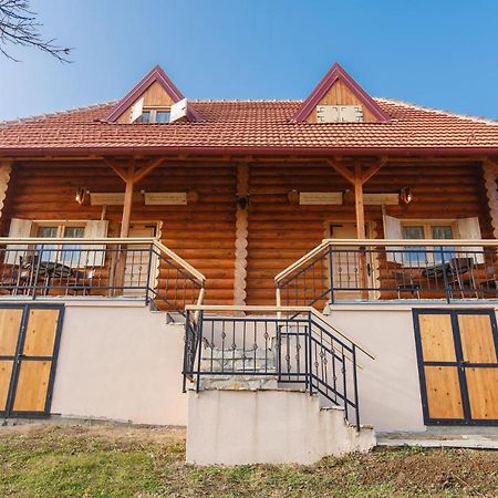 Apartmani Zuti Leptir Vrdnik Esterno foto